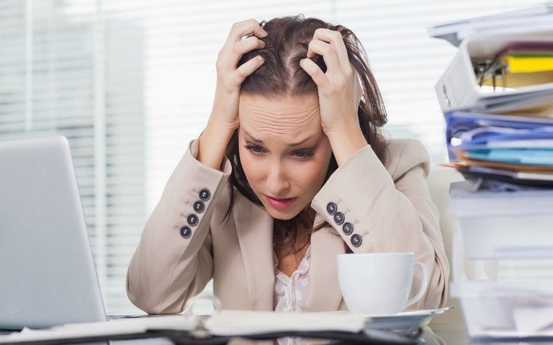 Nguyên nhân tóc bạc sớm ở người trẻ và cách khắc phục từ thảo dược